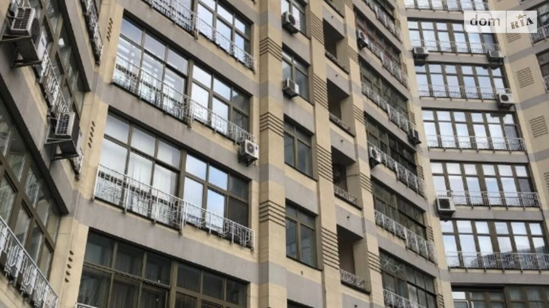 Продается 3-комнатная квартира 128 кв. м в Киеве, ул. Владимирская, 49А