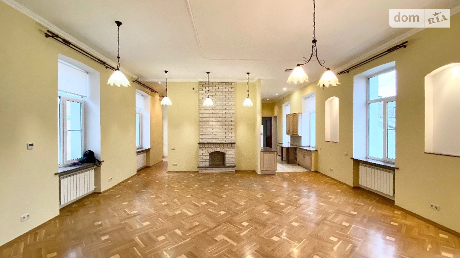 Продается 5-комнатная квартира 180 кв. м в Киеве, ул. Рогнединская