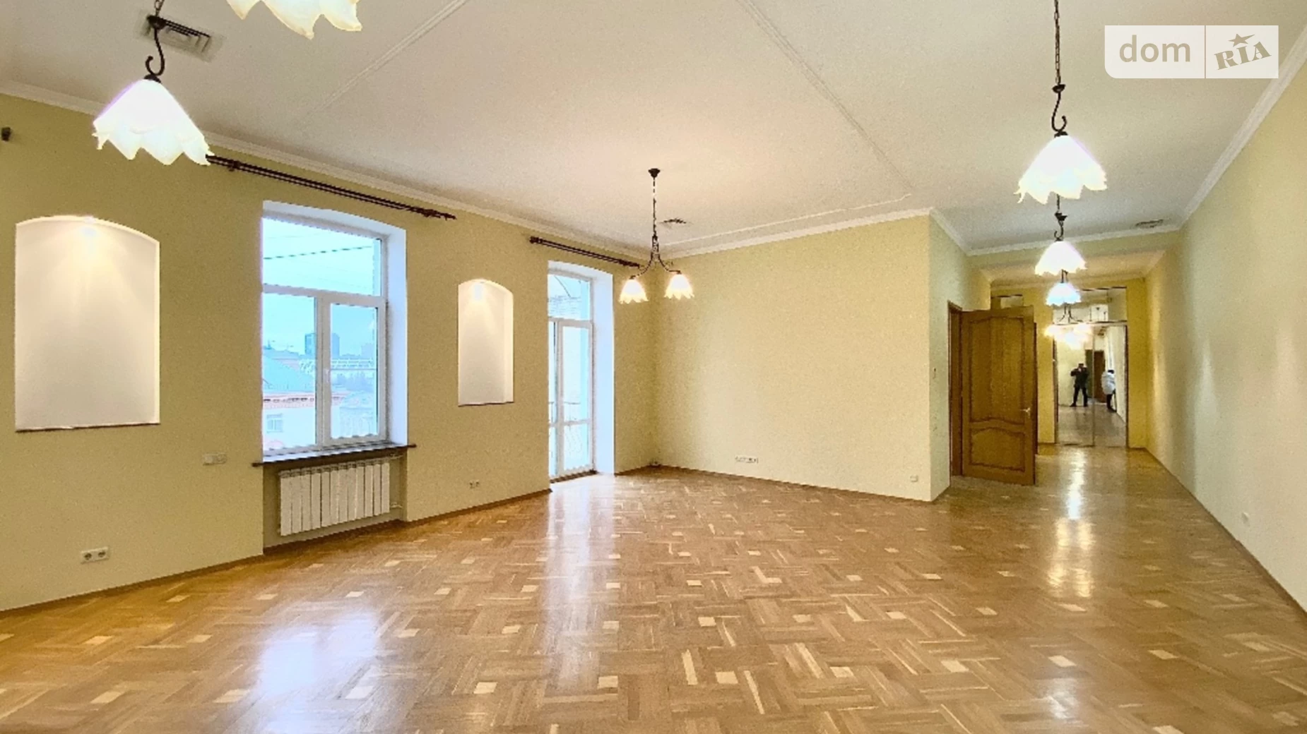 Продается 5-комнатная квартира 180 кв. м в Киеве, ул. Рогнединская