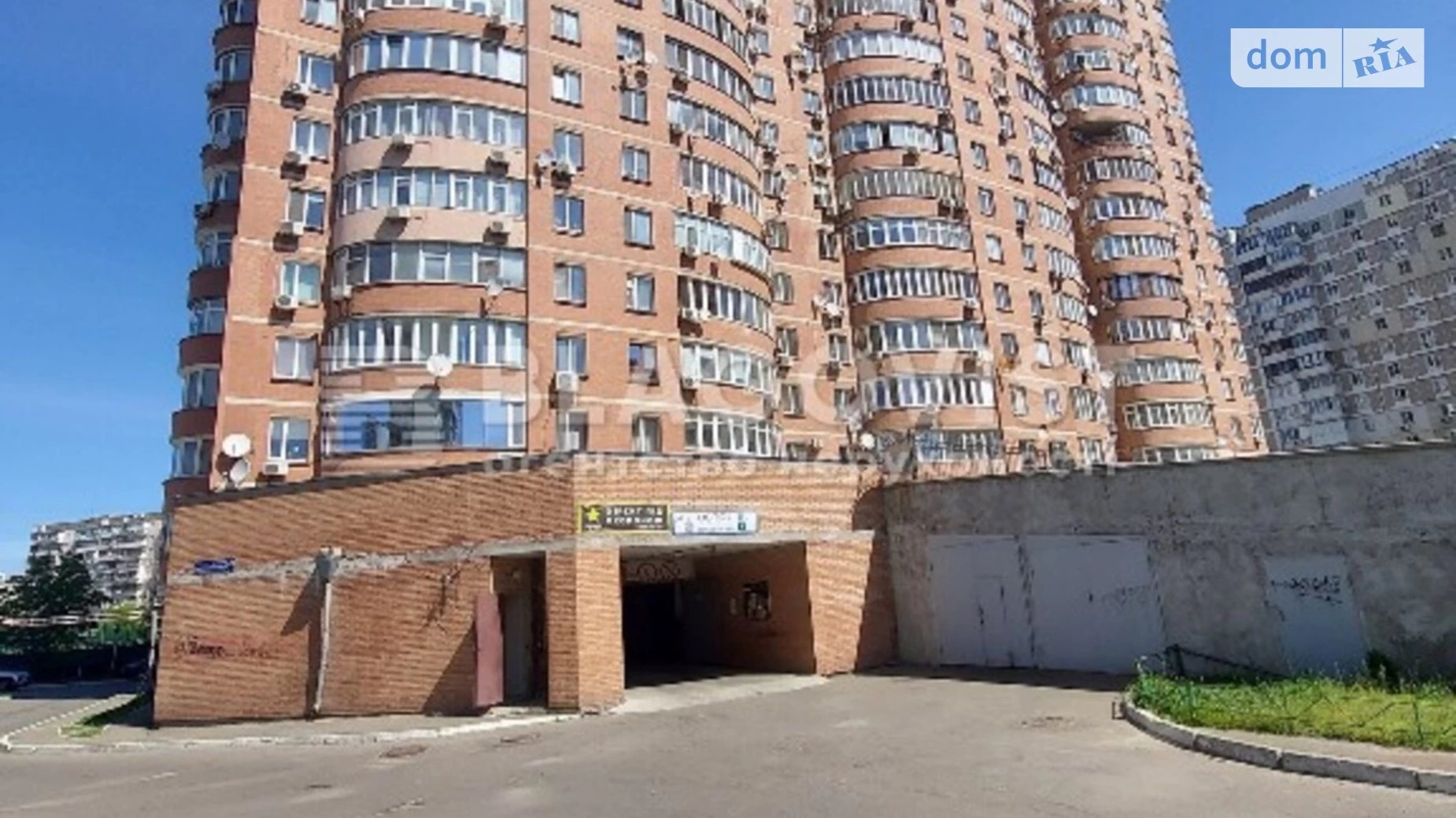 Продается 3-комнатная квартира 126 кв. м в Киеве, ул. Срибнокильская, 14А