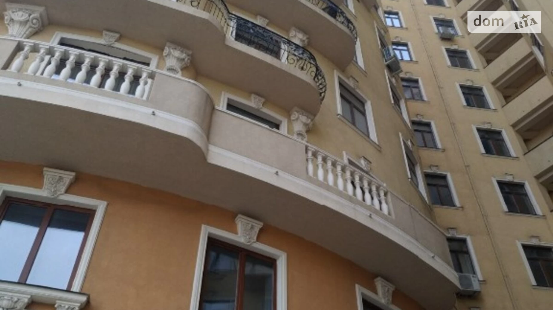 Продається 3-кімнатна квартира 103.7 кв. м у Одесі, узвіз Військовий