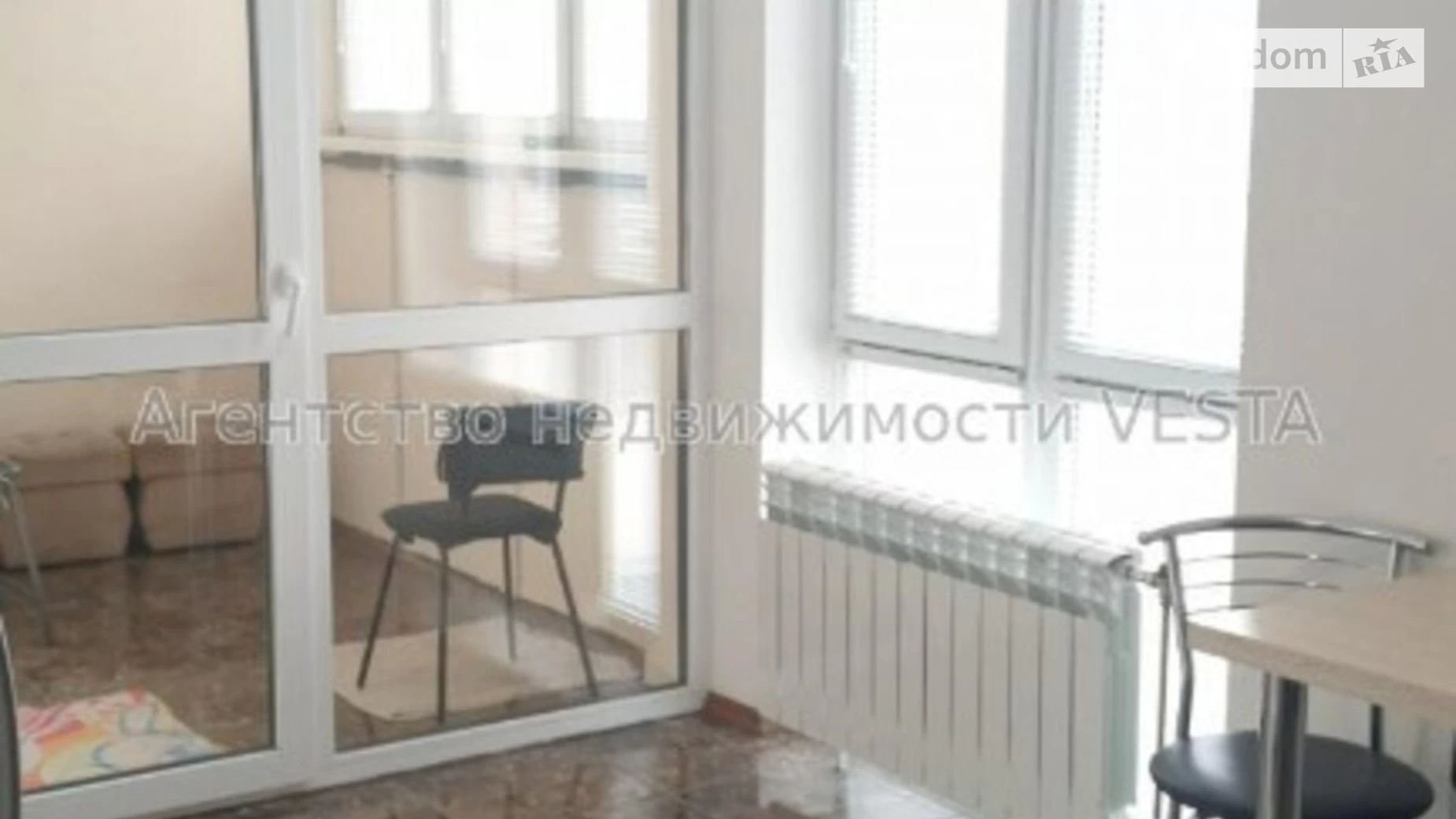 Продается 1-комнатная квартира 47 кв. м в Киеве, ул. Демеевская, 13 - фото 2