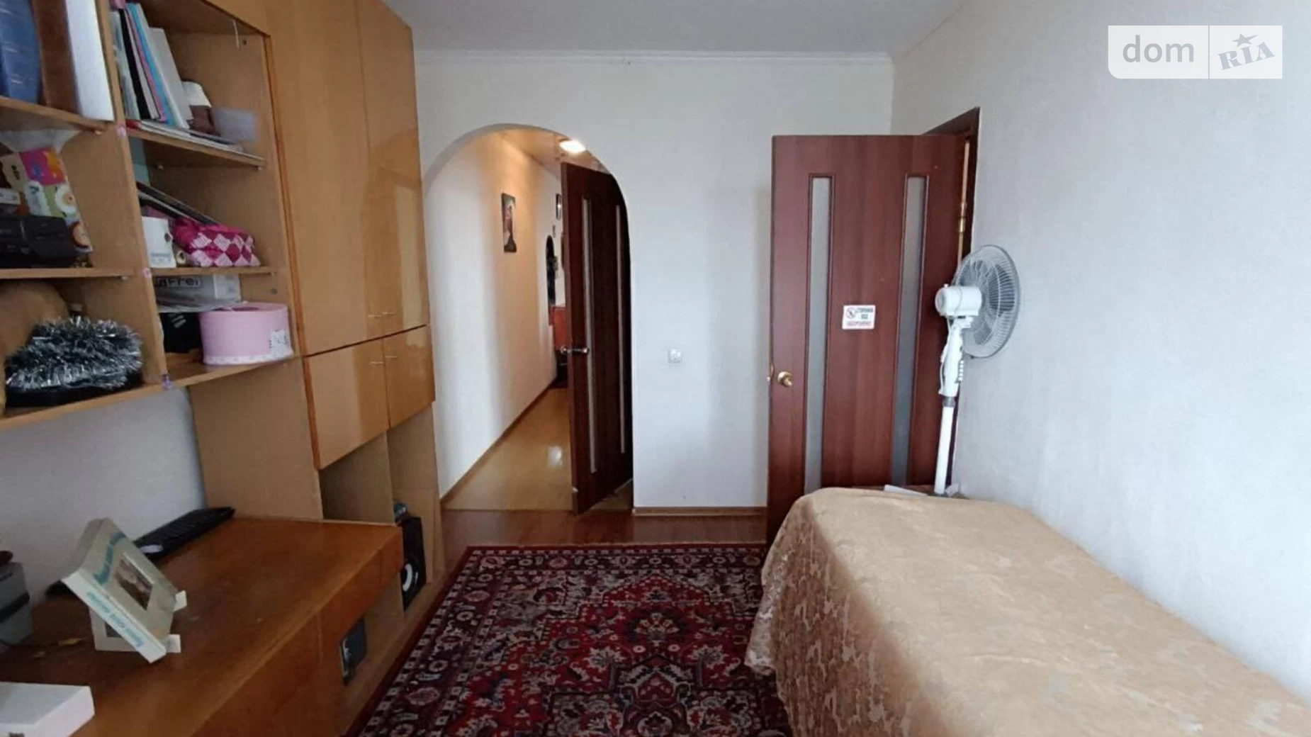 Продається 2-кімнатна квартира 71 кв. м у Чорноморську, вул. Парусна