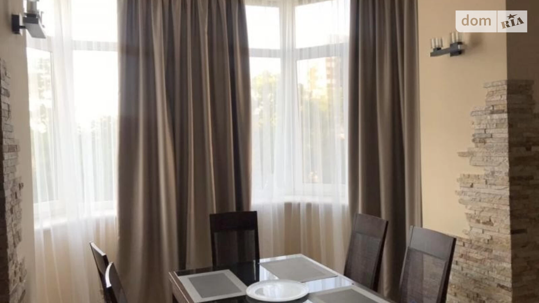 Продается 2-комнатная квартира 135 кв. м в Одессе, ул. Довженко