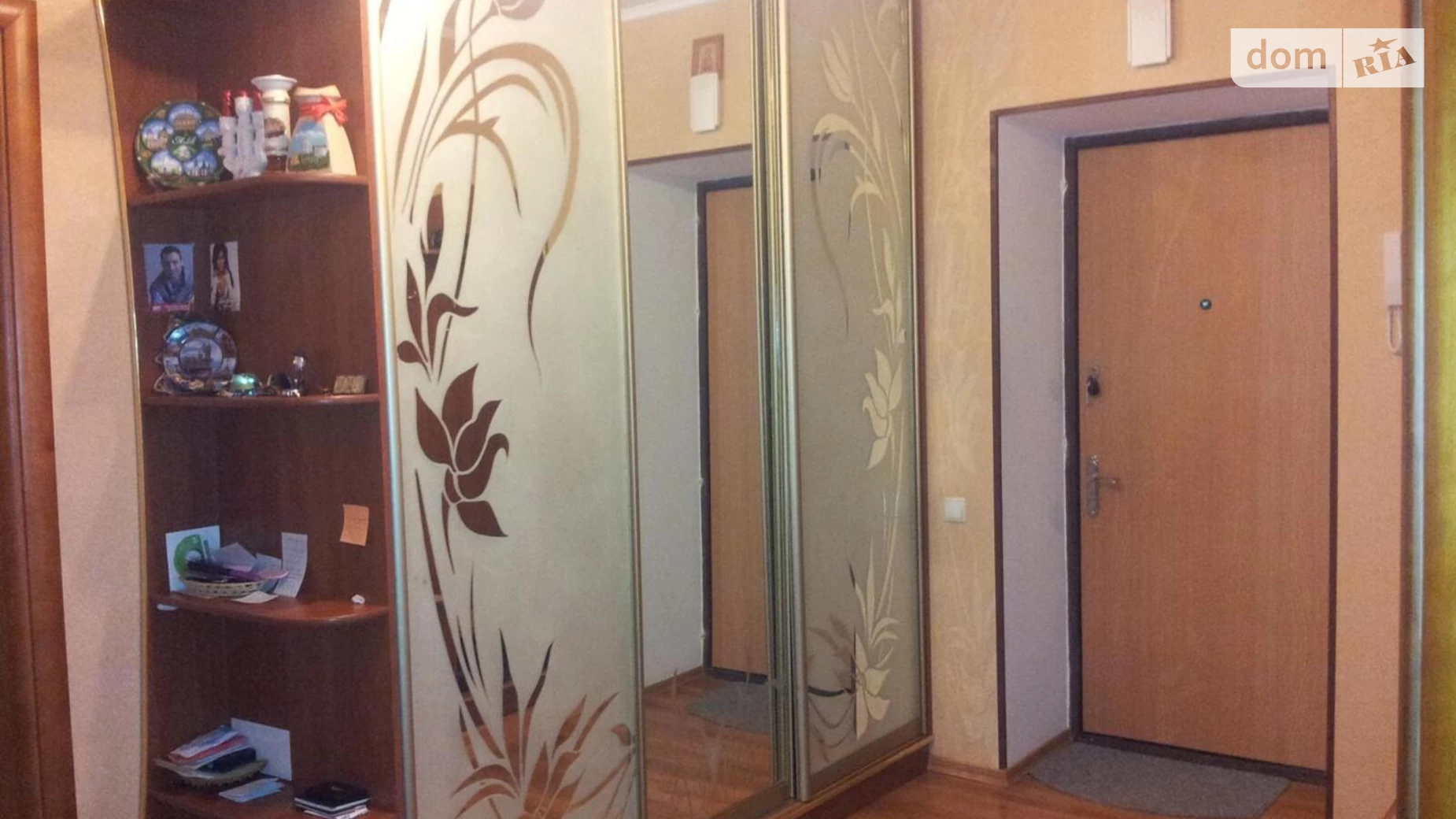 Продается 2-комнатная квартира 72 кв. м в Черноморске, ул. Парусная