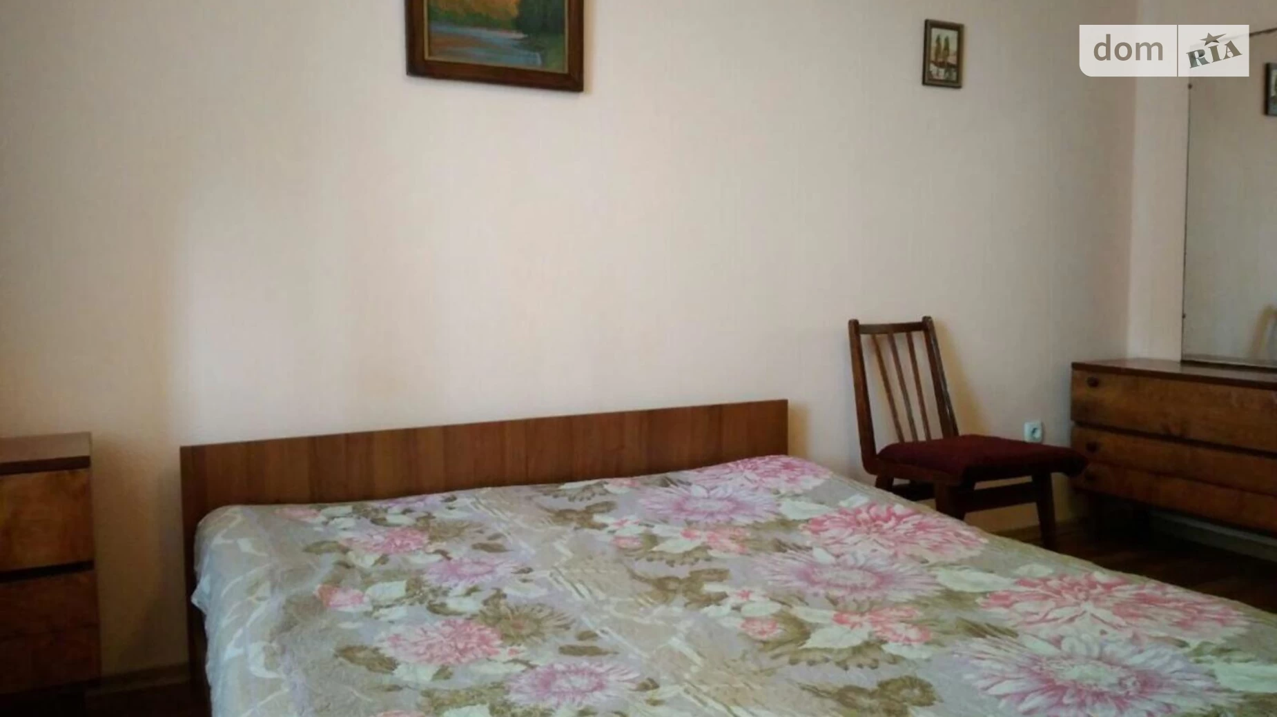 Продается 3-комнатная квартира 106.7 кв. м в Черноморске, ул. Парусная