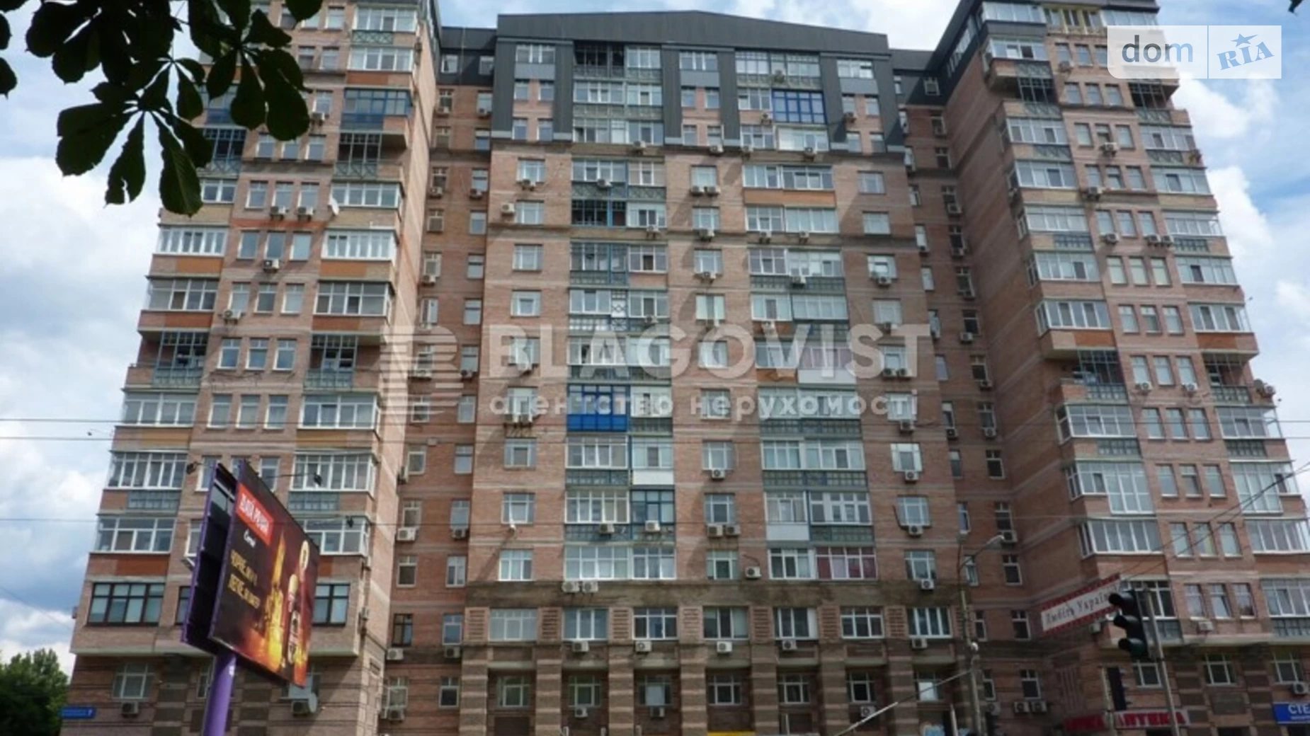 Продается 3-комнатная квартира 130 кв. м в Киеве, ул. Святослава Храброго, 7