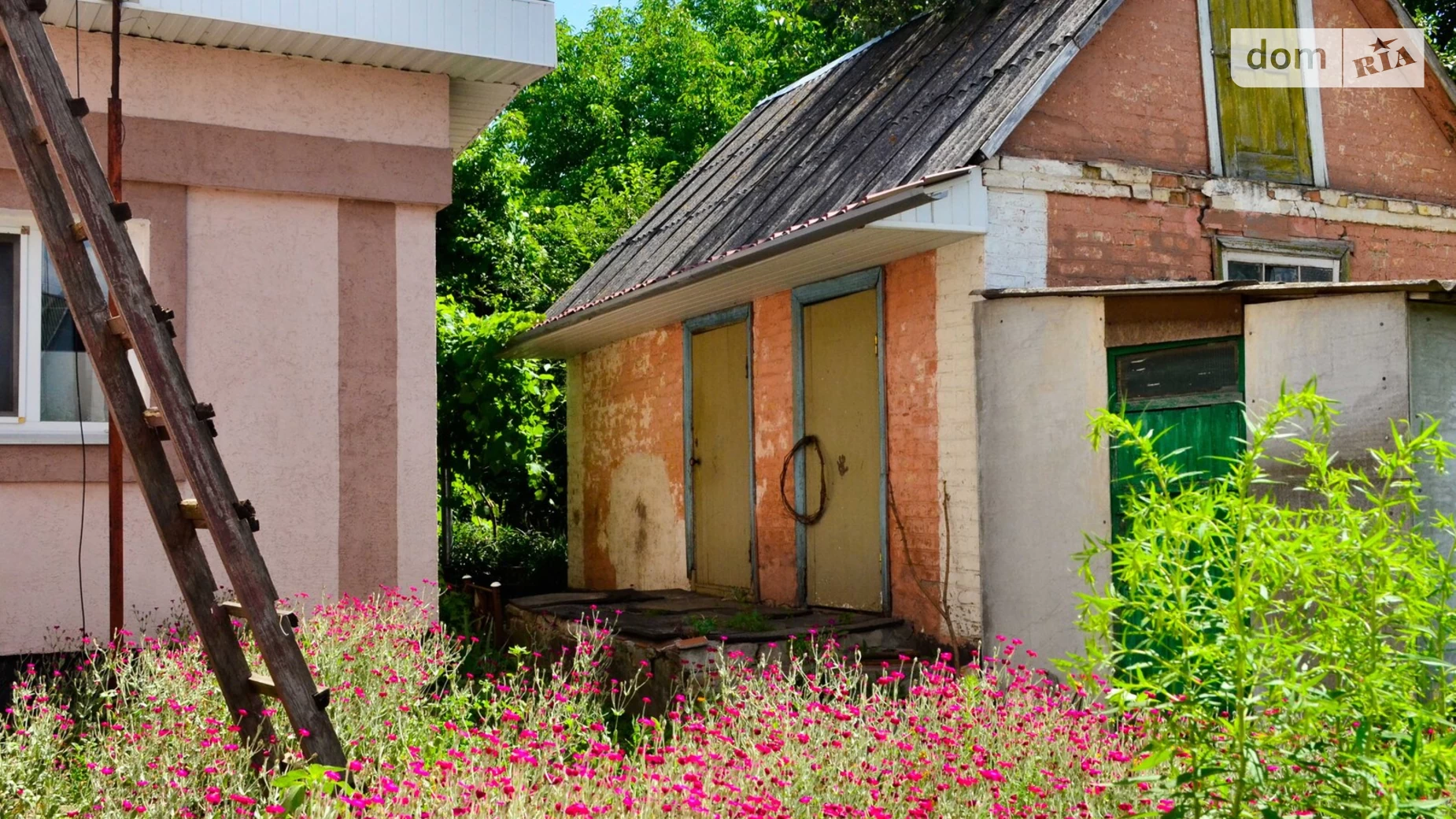 Продається одноповерховий будинок 100.8 кв. м з каміном, Святкова вулиця