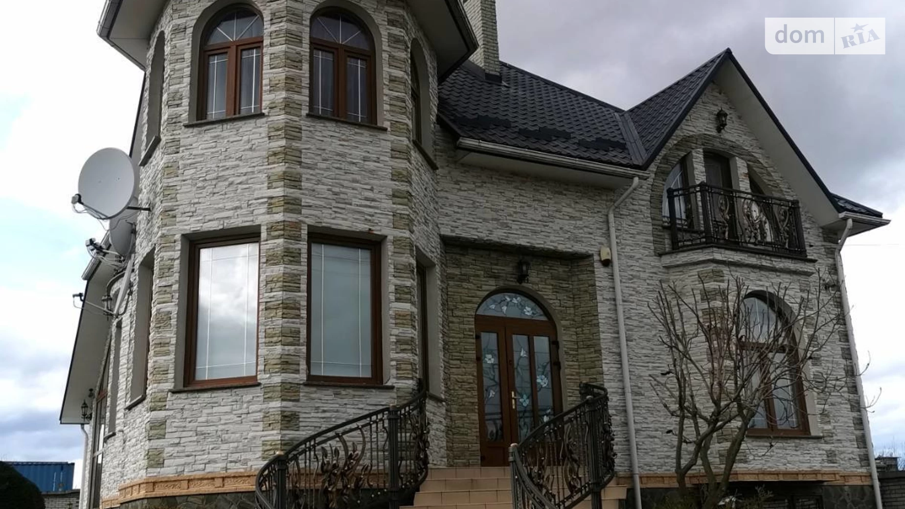 Продается дом на 2 этажа 350 кв. м с садом, цена: 249999 $ - фото 2