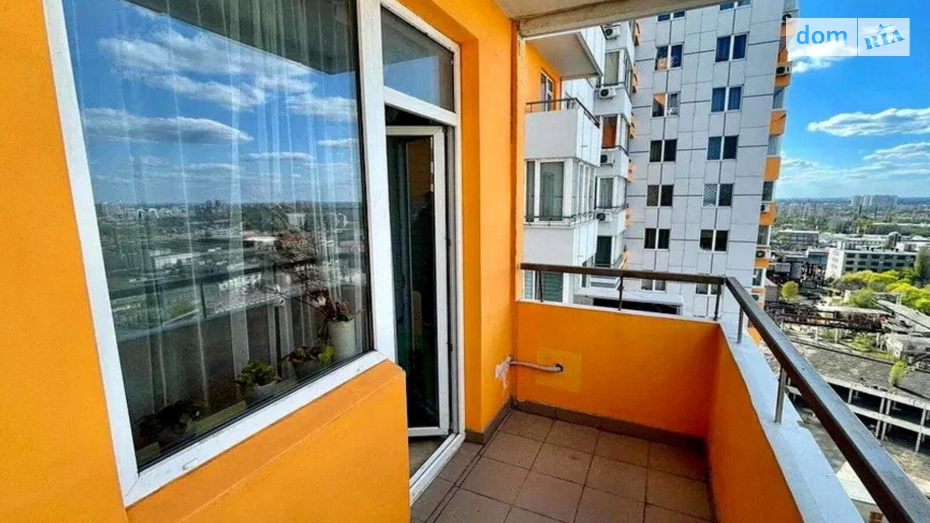 Продается 1-комнатная квартира 44 кв. м в Одессе, ул. Среднефонтанская