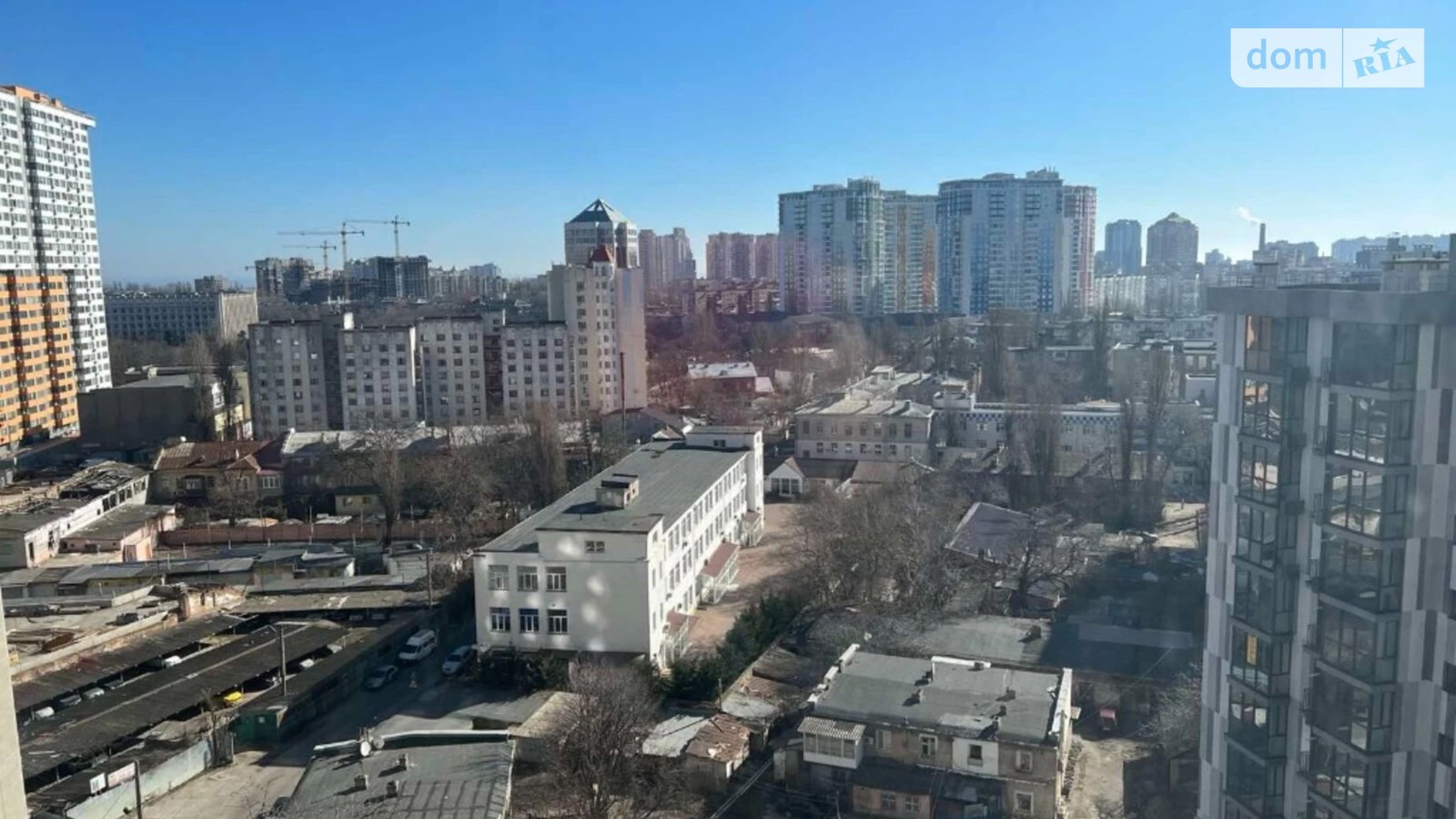 Продается 3-комнатная квартира 93 кв. м в Одессе, ул. Среднефонтанская, 35