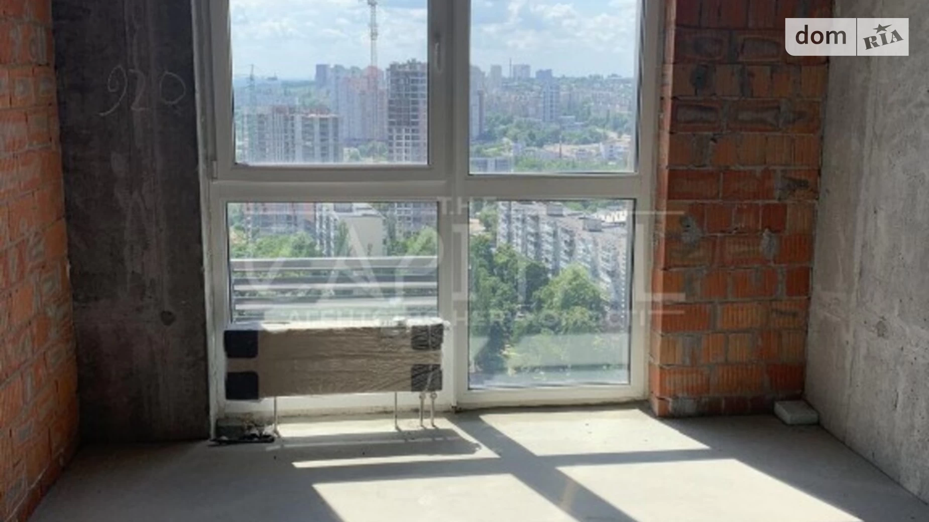 Продается 1-комнатная квартира 80 кв. м в Киеве, ул. Маккейна Джона, 1Б