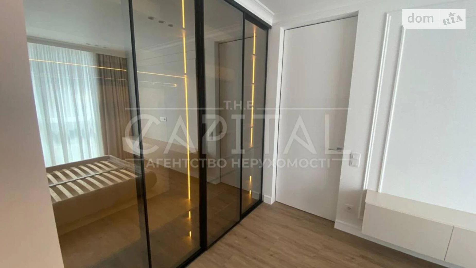 Продается 2-комнатная квартира 50 кв. м в Киеве, ул. Маккейна Джона, 1Б