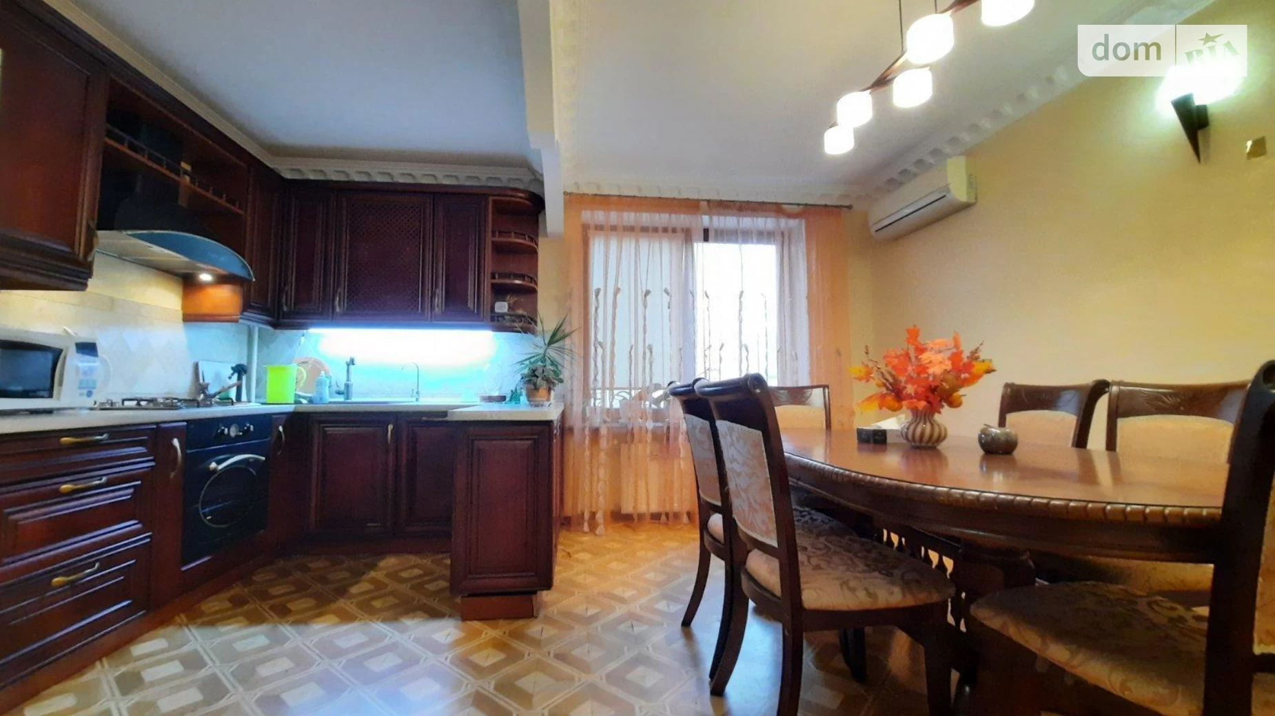 Продается 3-комнатная квартира 127 кв. м в Одессе, ул. Тополевая, 22