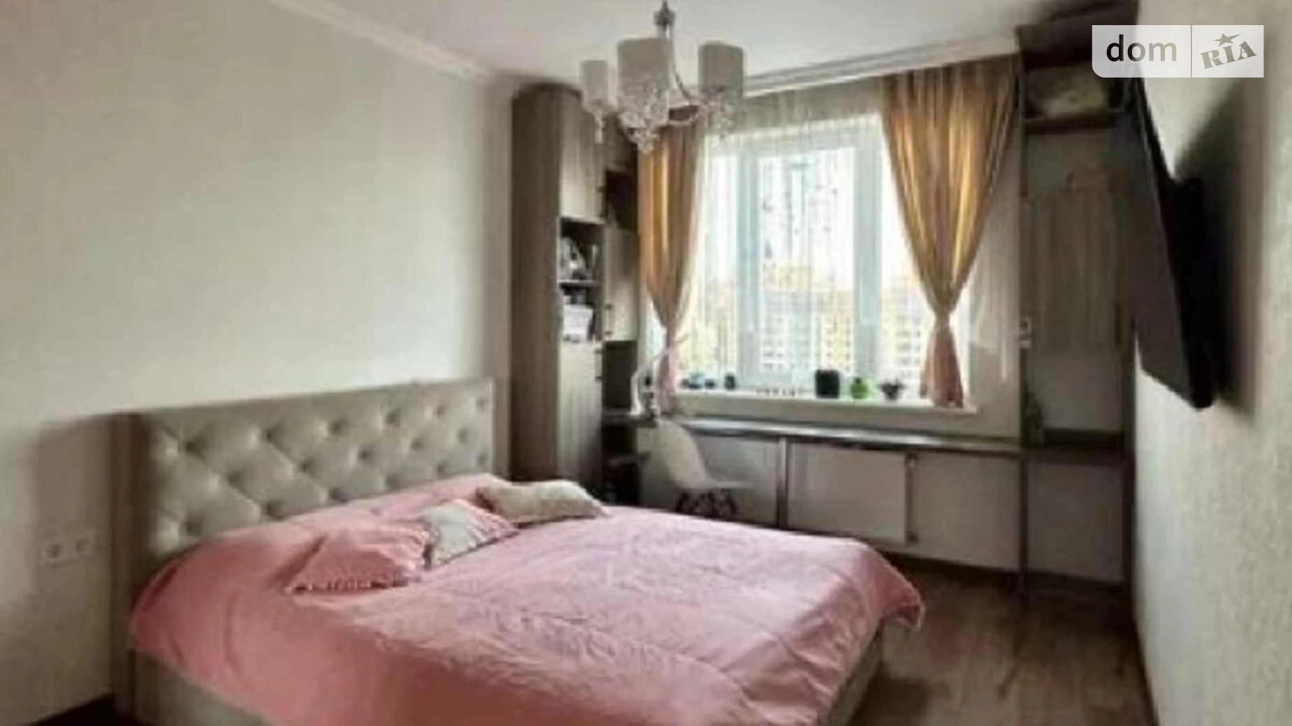 Продается 3-комнатная квартира 100 кв. м в Одессе, ул. Жемчужная