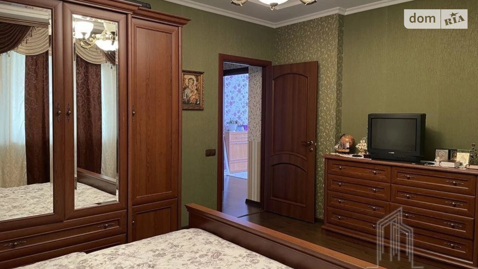 Продается 1-комнатная квартира 101 кв. м в Киеве, ул. Композитора Мейтуса, 4А