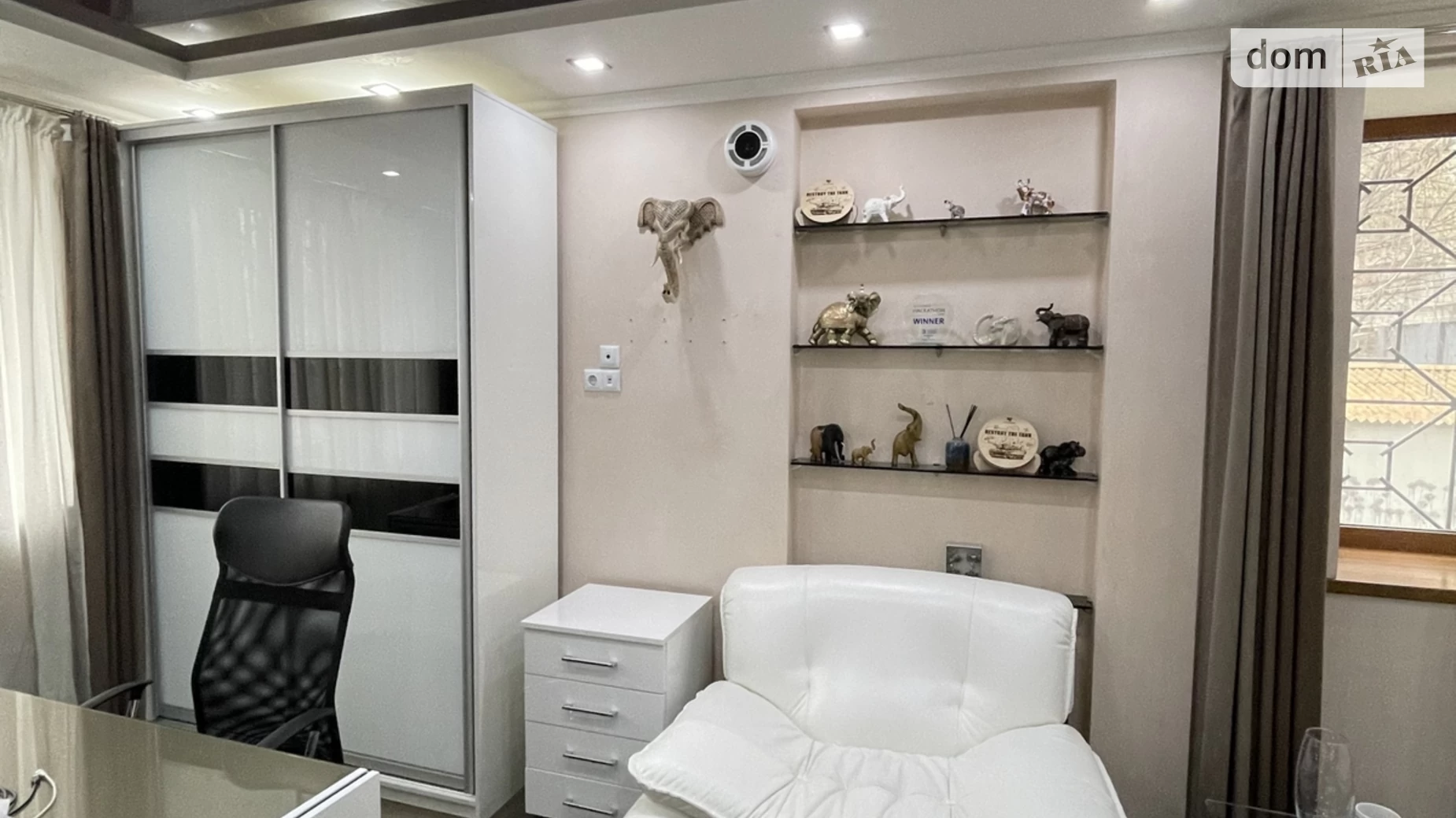 Продается офис 252 кв. м в бизнес-центре, цена: 275000 $ - фото 3