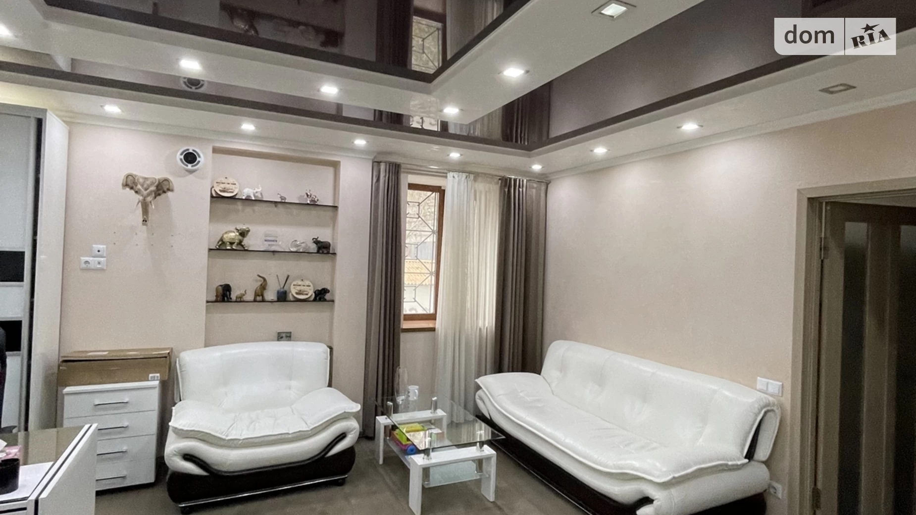 Продается офис 252 кв. м в бизнес-центре, цена: 275000 $ - фото 4