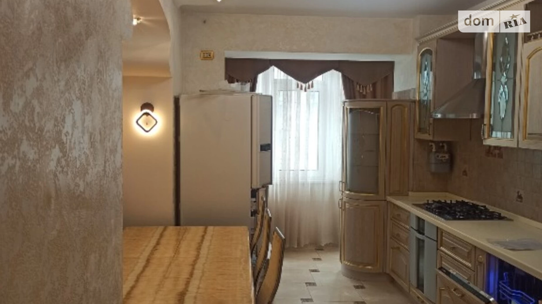 Продается 3-комнатная квартира 96 кв. м в Одессе, ул. Малая Арнаутская