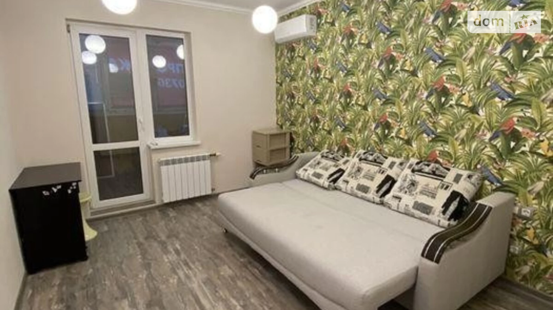 Продается 1-комнатная квартира 76 кв. м в Киеве, ул. Бориса Гмыри, 1Б