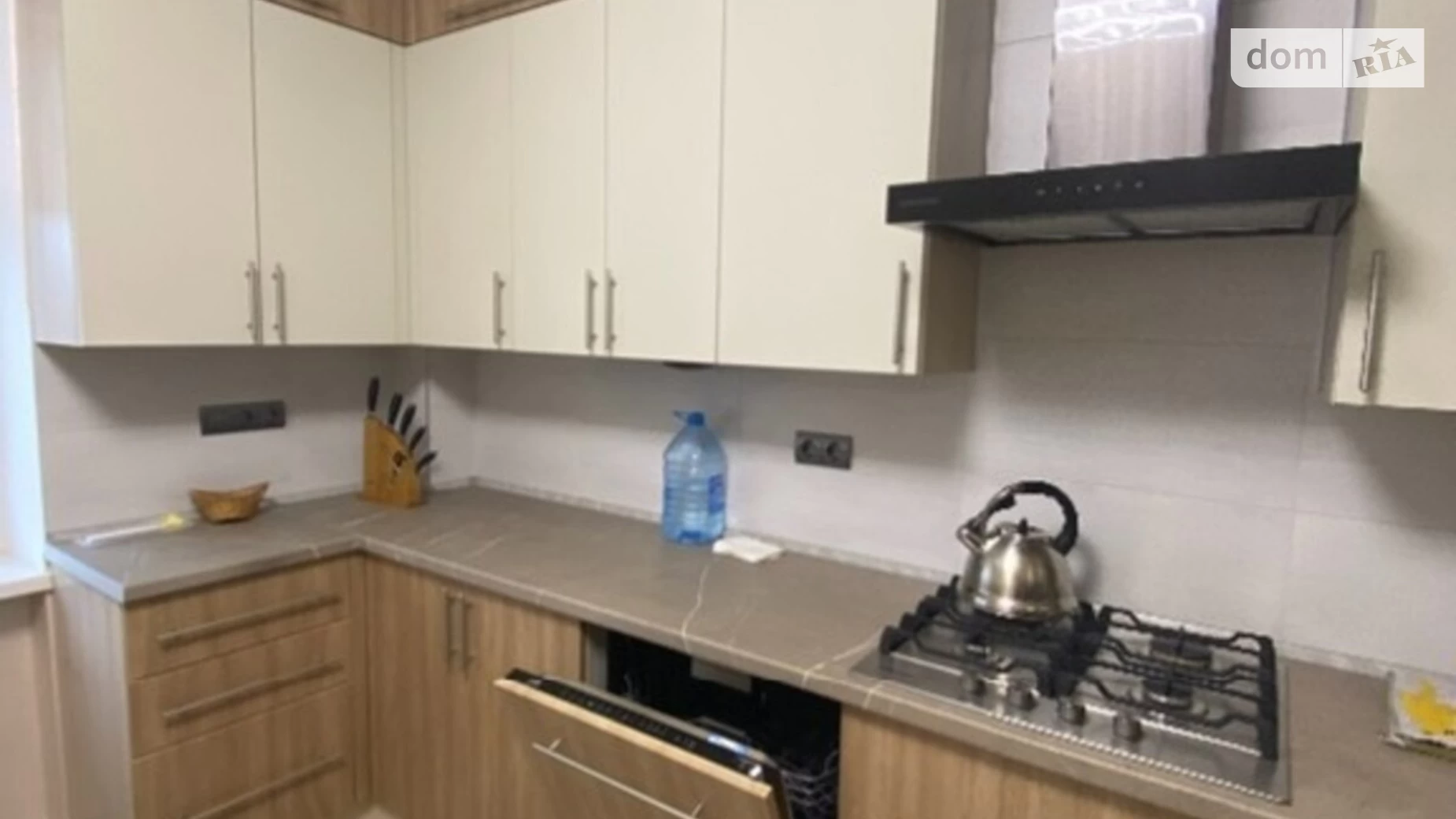 Сдается в аренду 1-комнатная квартира 54 кв. м в Ровно, ул. Небесной Сотни, 66 - фото 2