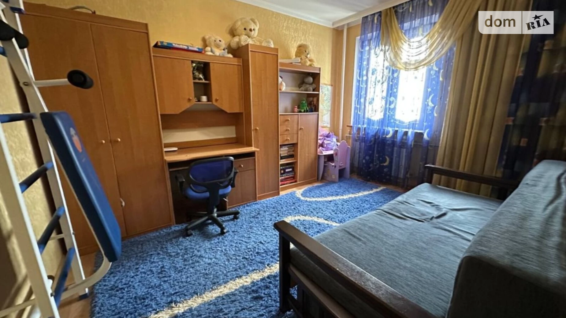 Продается 4-комнатная квартира 86 кв. м в Хмельницком, ул. Панаса Мирного