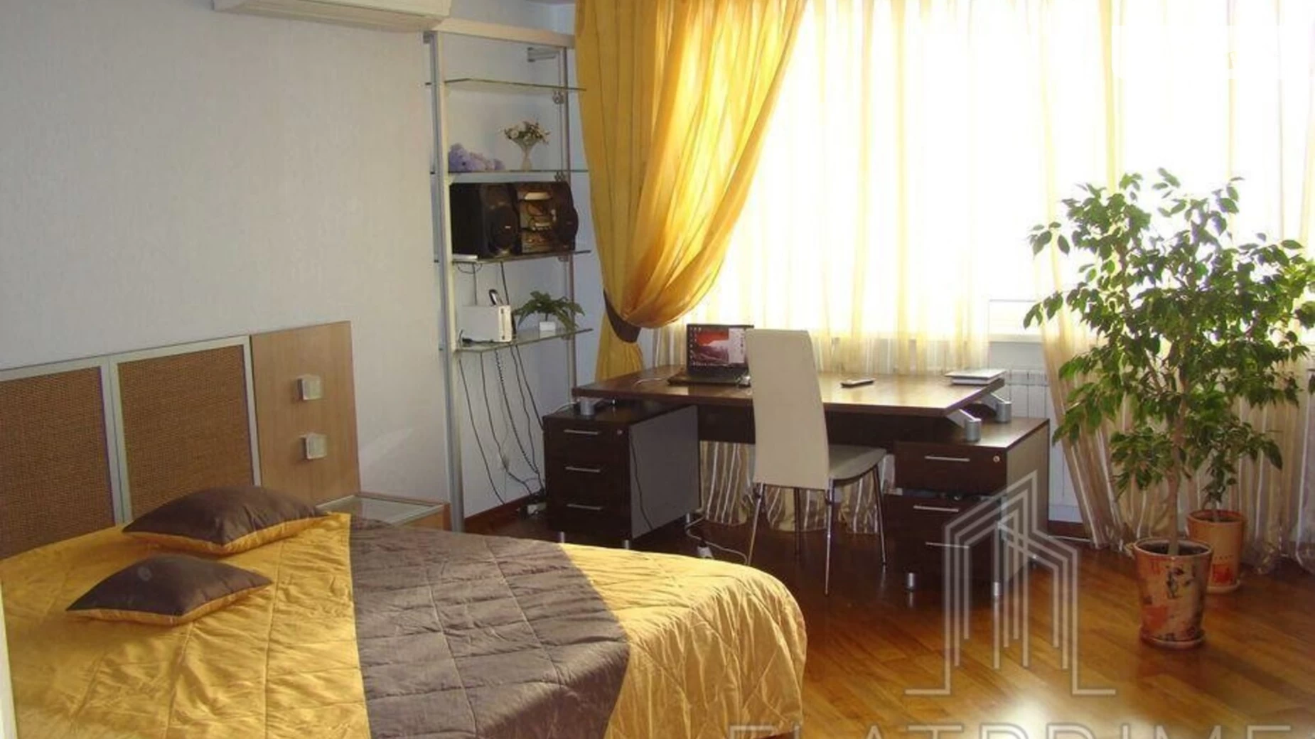 Продается 1-комнатная квартира 53 кв. м в Киеве, ул. Гришко Михаила, 9