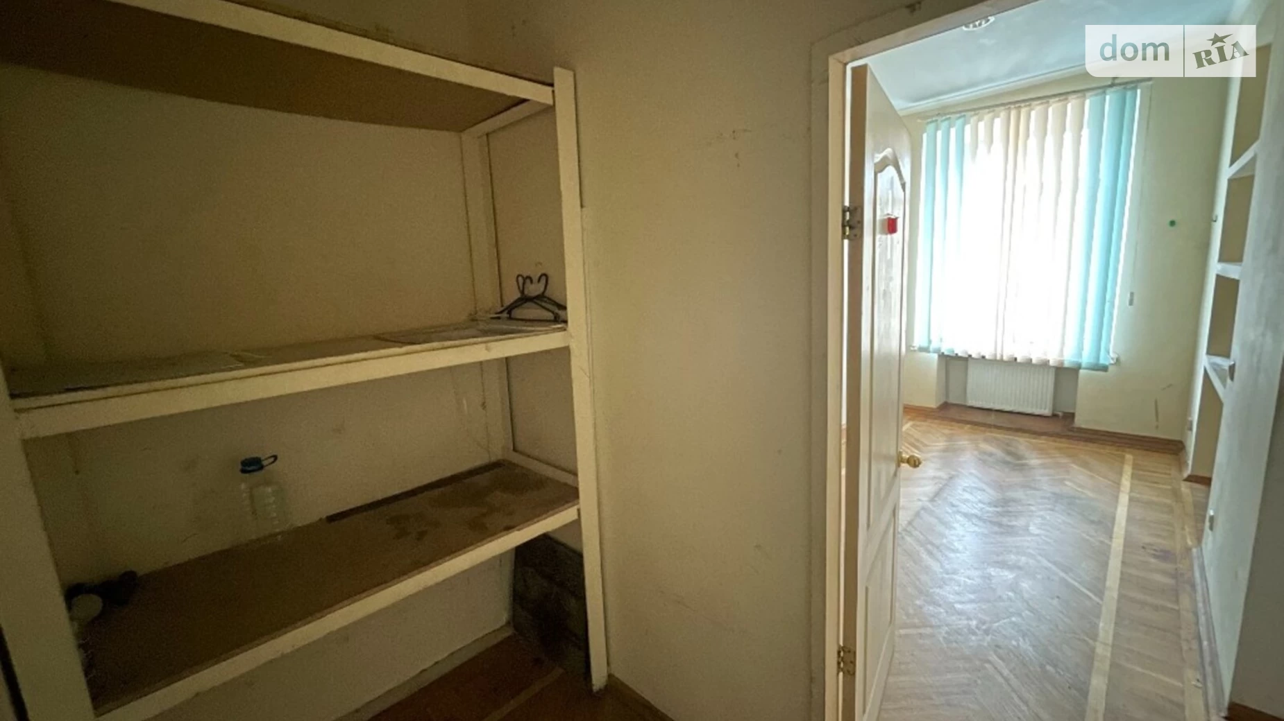 Продается 3-комнатная квартира 68 кв. м в Одессе, ул. Нежинская