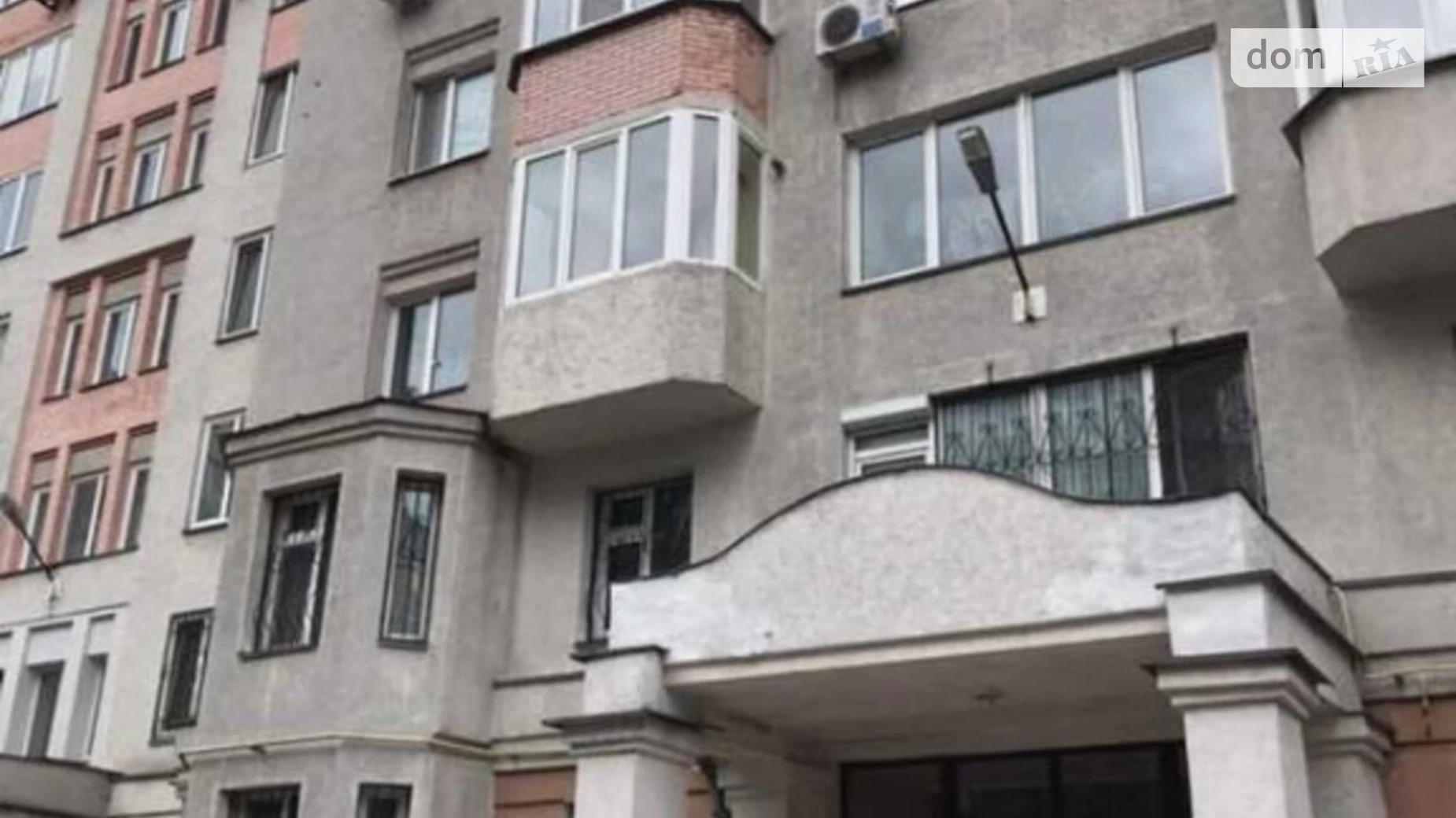 Продается 5-комнатная квартира 100 кв. м в Полтаве, ул. Великотырновская