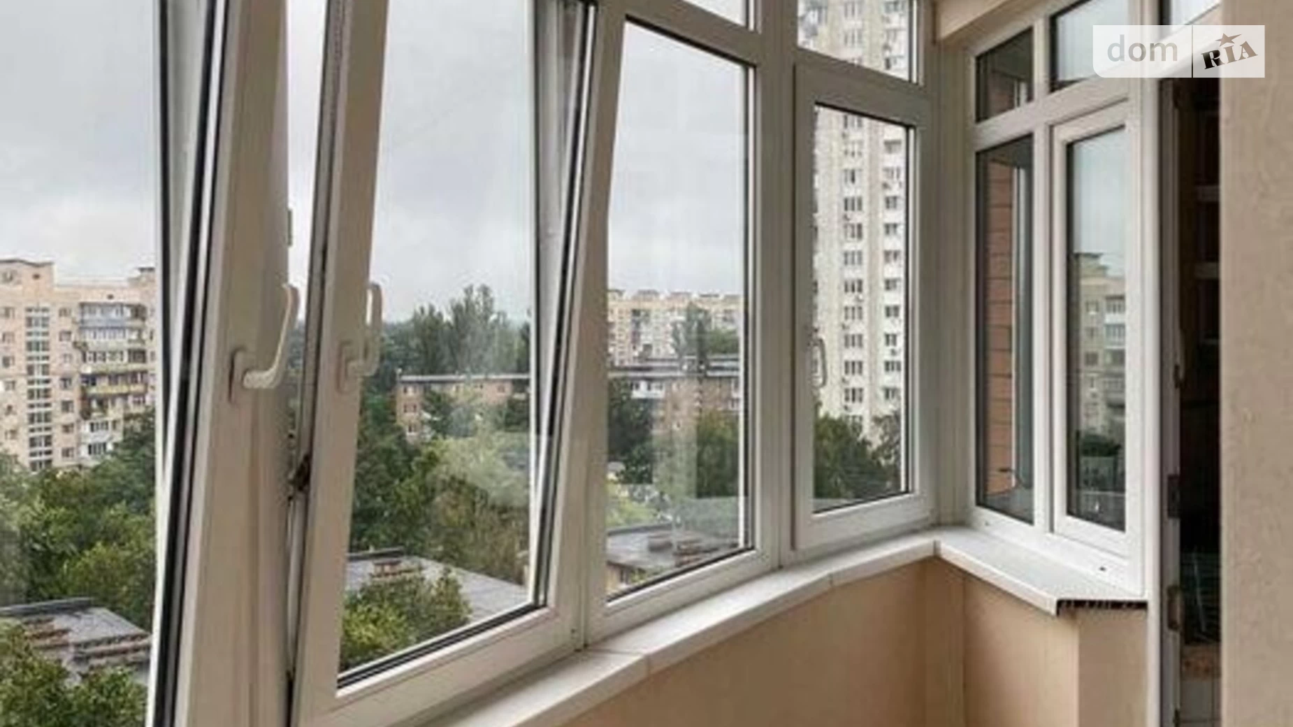 Продается 1-комнатная квартира 48 кв. м в Киеве, ул. Кубанской Украины, 33А