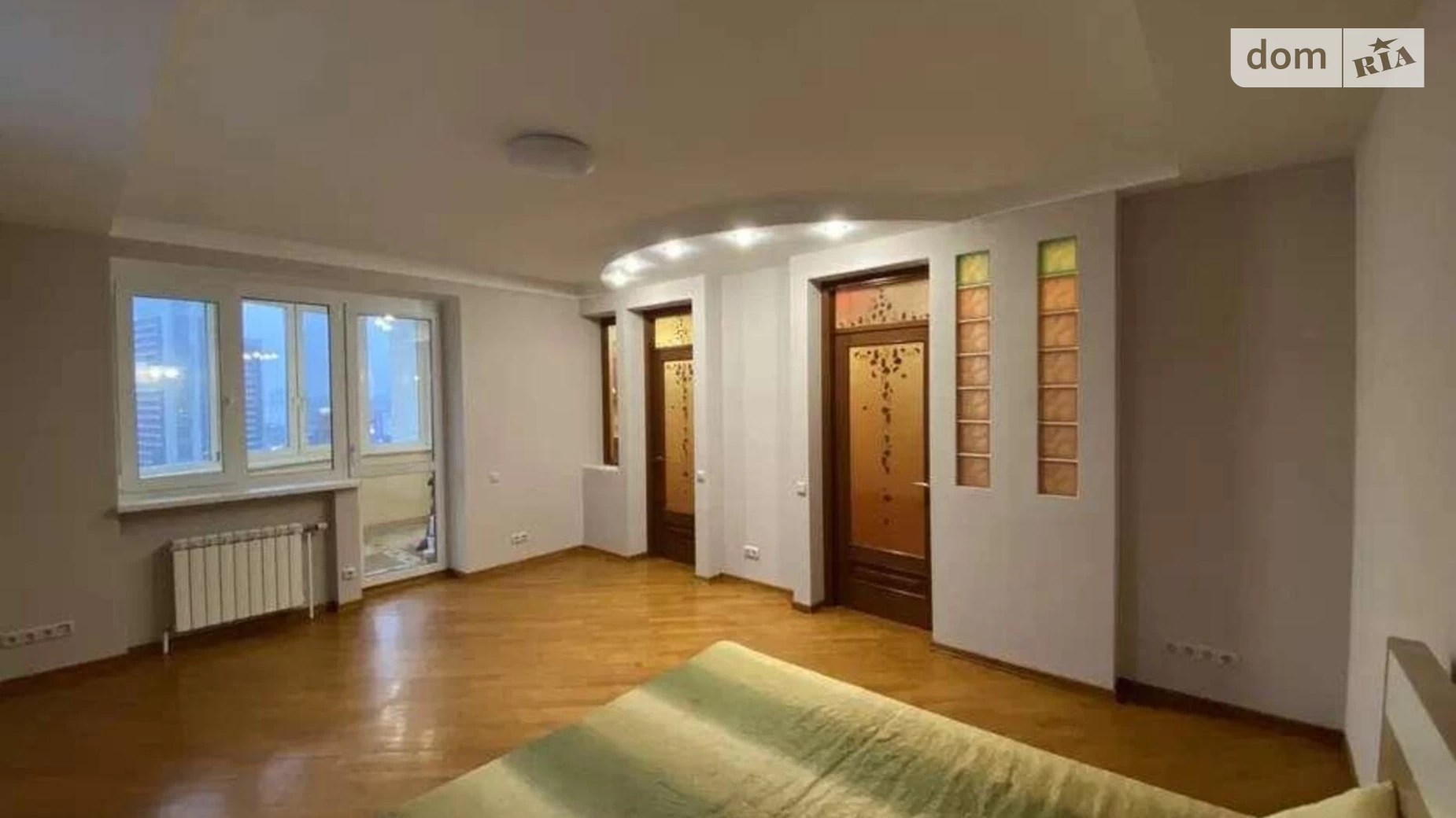 Продается 3-комнатная квартира 105 кв. м в Киеве
