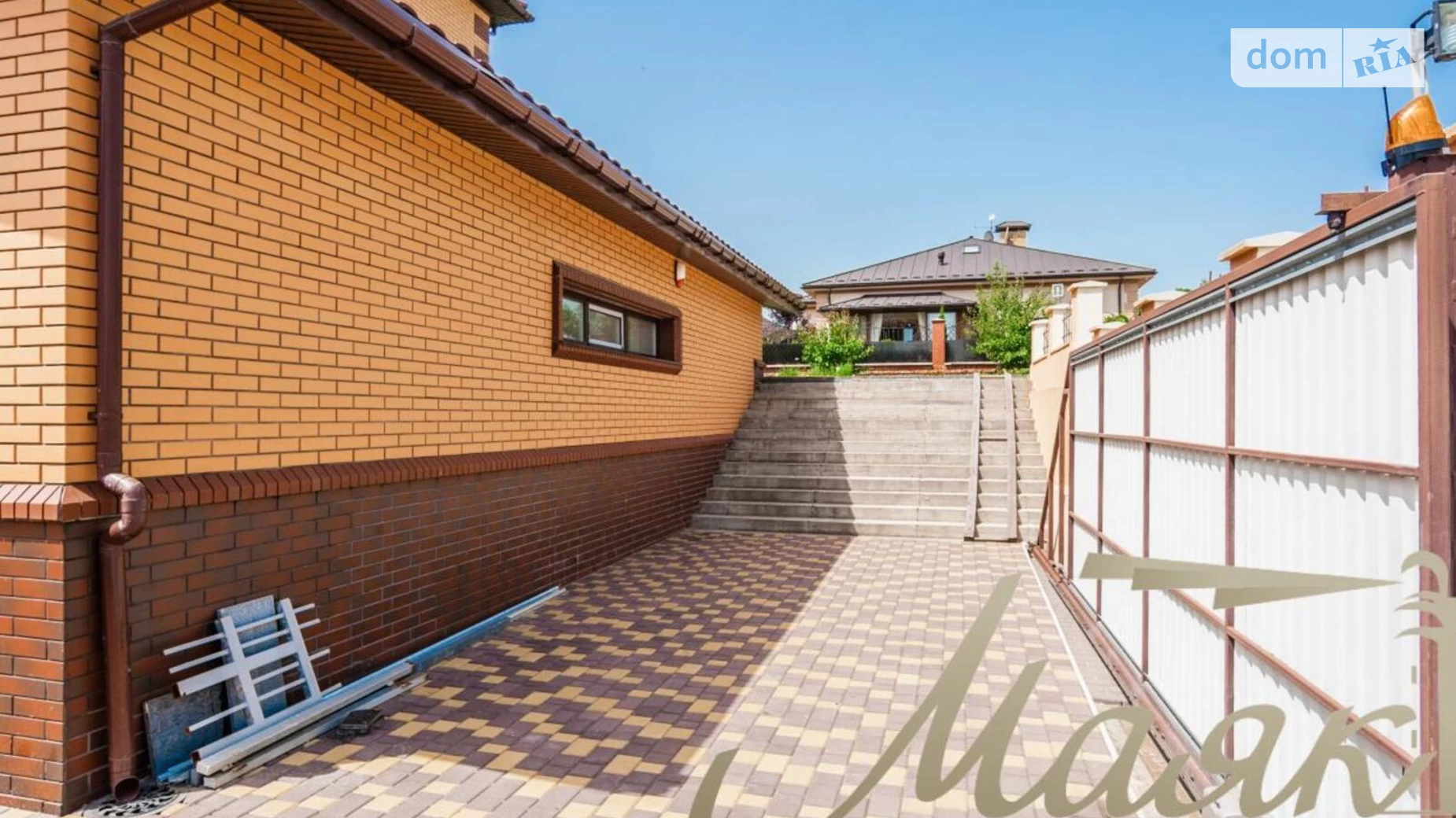 Продается дом на 2 этажа 240 кв. м с садом, цена: 280000 $ - фото 3