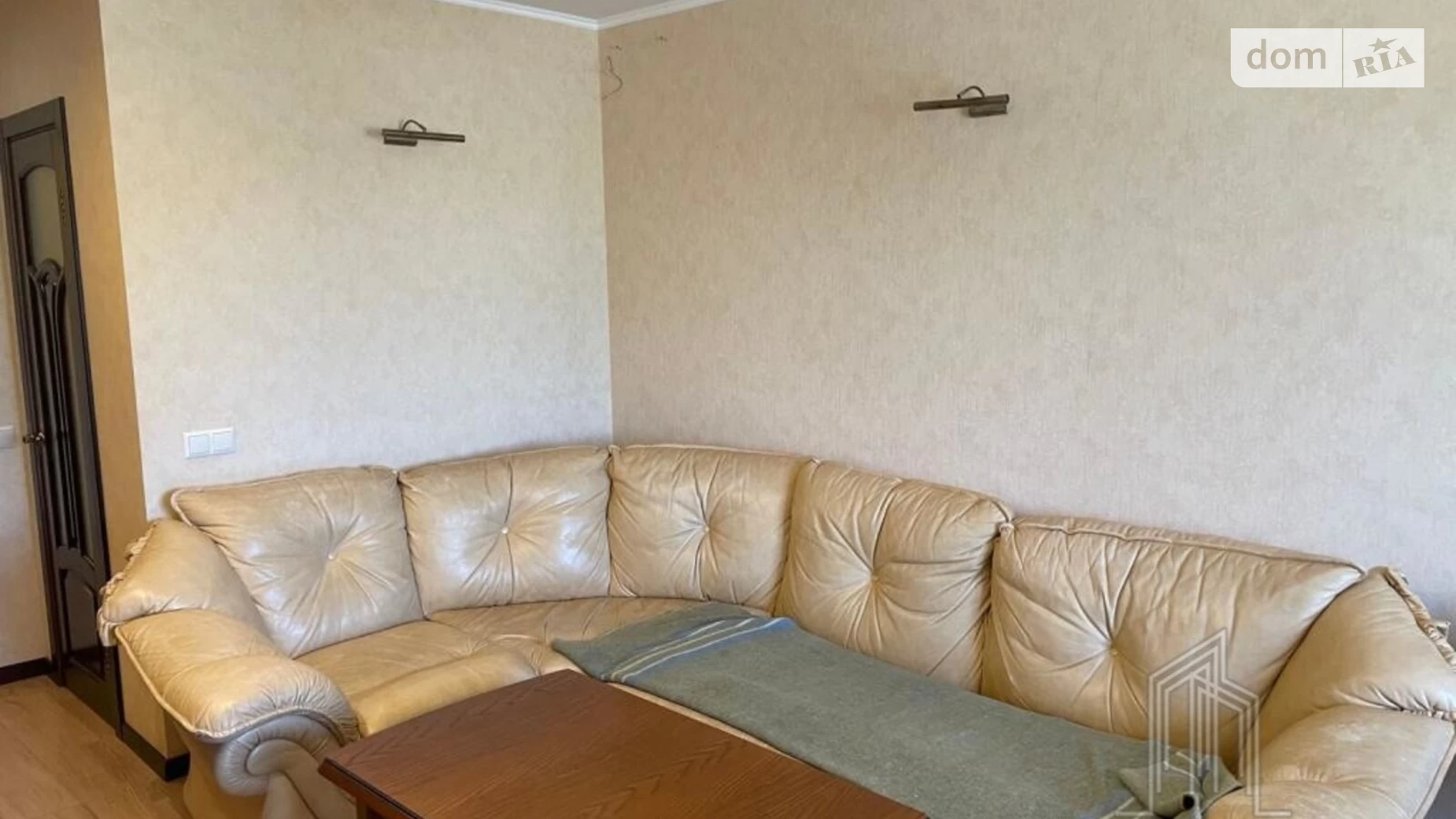 Продается 3-комнатная квартира 97 кв. м в Киеве, просп. Лобановского, 28