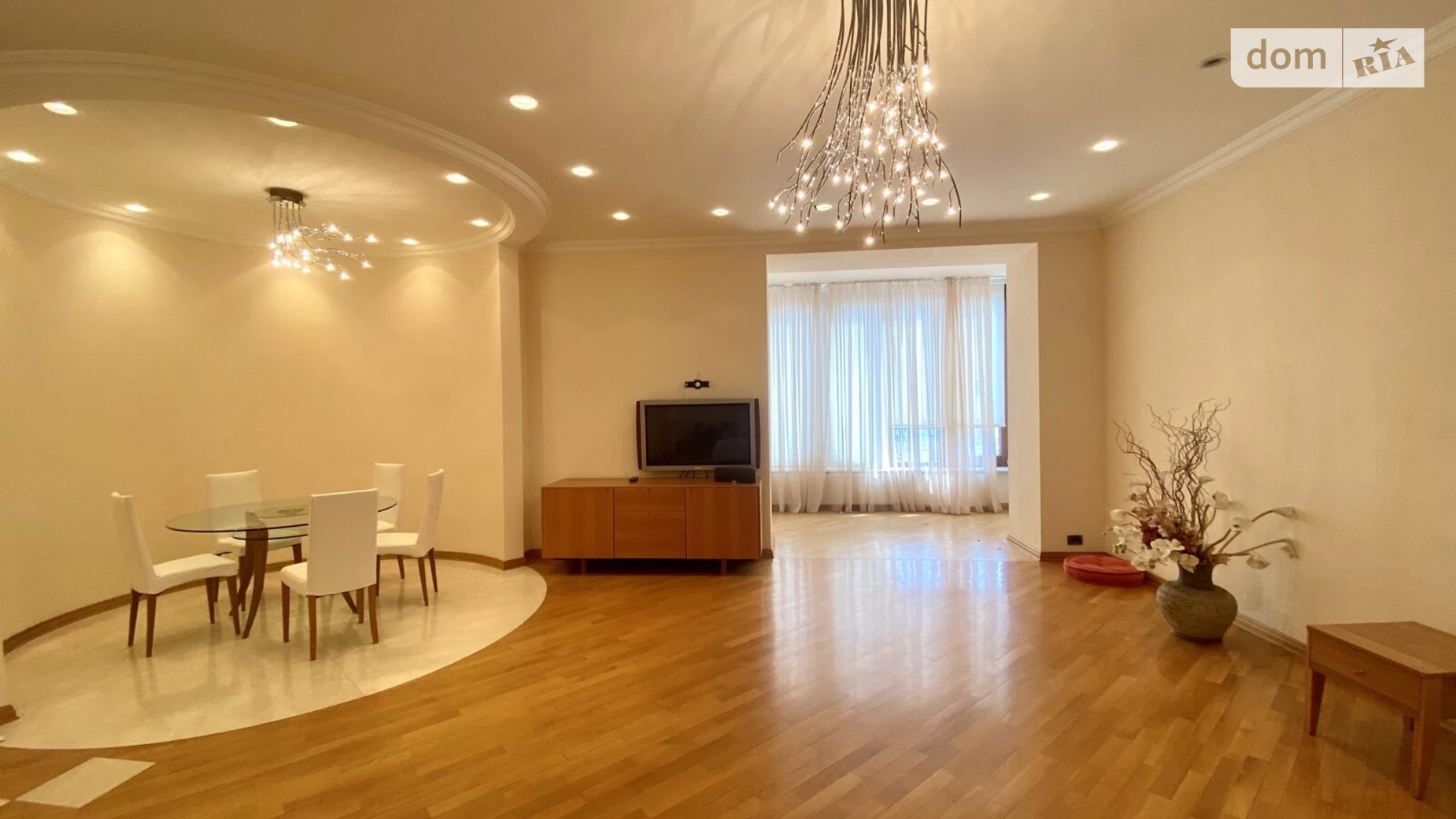 Продается 4-комнатная квартира 214 кв. м в Одессе, пер. Дунаева