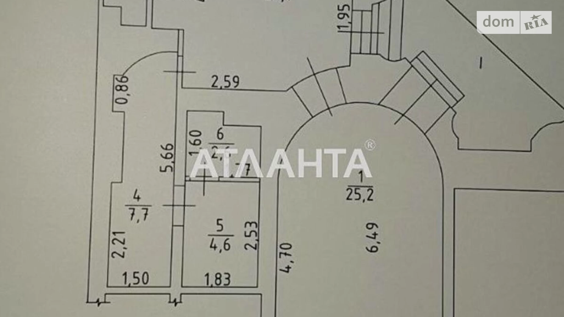 Продається 1-кімнатна квартира 69.4 кв. м у Одесі, вул. Пушкінська