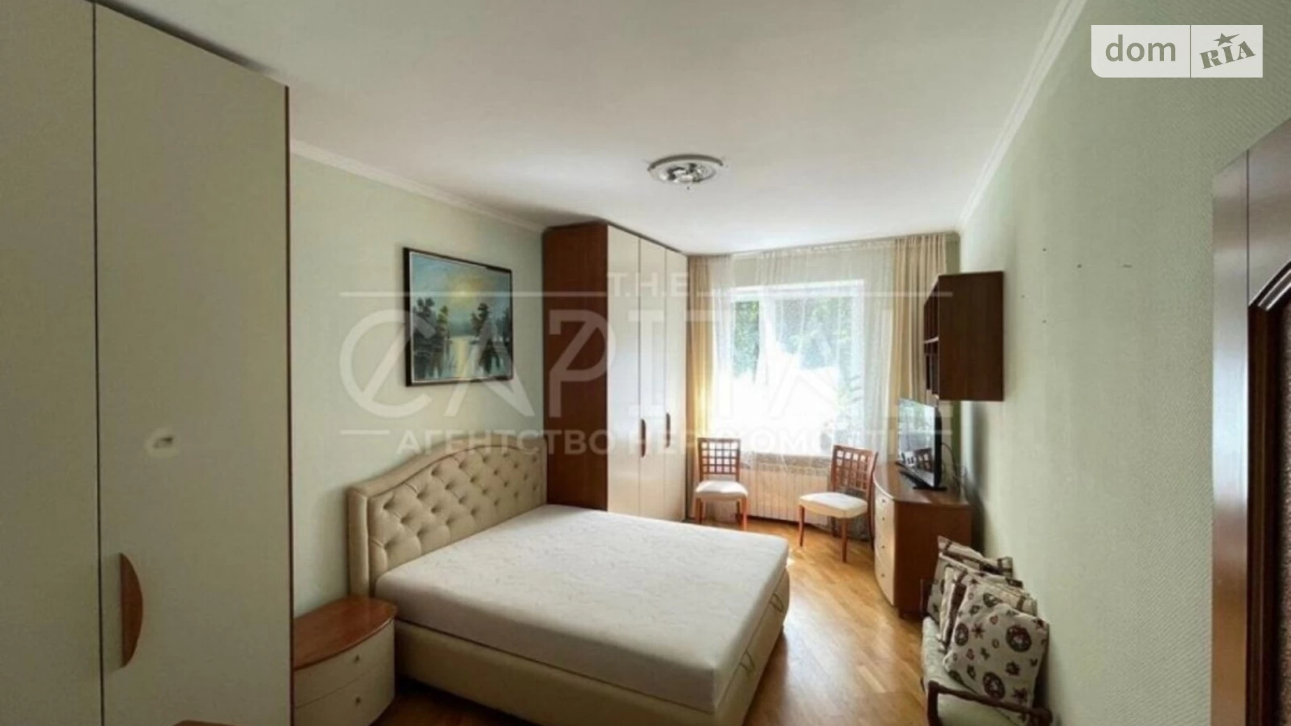 Продается 1-комнатная квартира 65 кв. м в Киеве, ул. Ивана Марьяненко, 14
