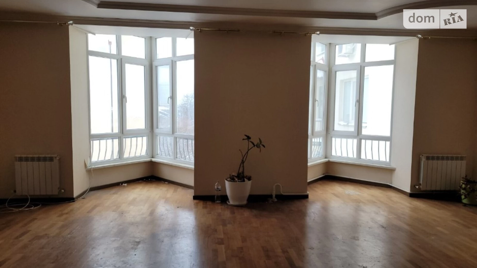 Продается 3-комнатная квартира 217 кв. м в Одессе, ул. Педагогическая