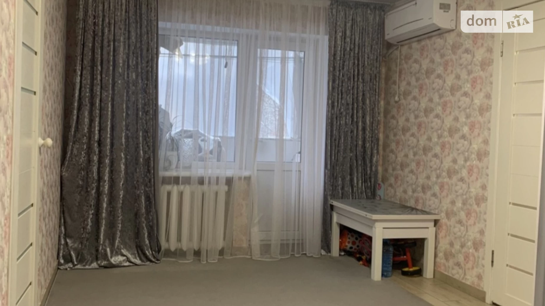 Продається 2-кімнатна квартира 43 кв. м у Одесі, вул. Романа Кармена