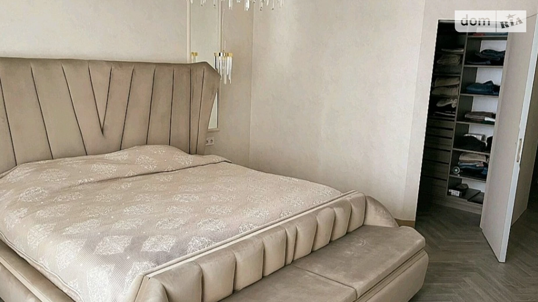 Продается 3-комнатная квартира 100 кв. м в Одессе, ул. Жаботинского, 56А