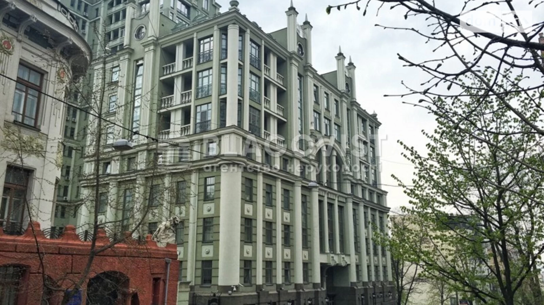 Продается 3-комнатная квартира 130 кв. м в Киеве, ул. Олеся Гончара, 35