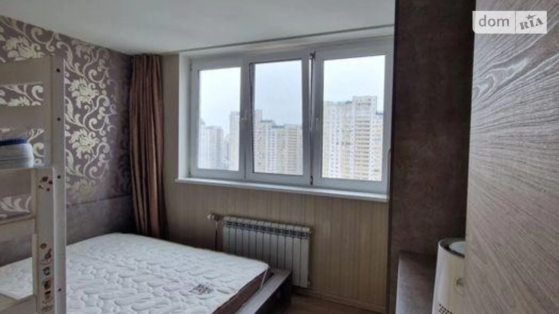 Продается 1-комнатная квартира 49 кв. м в Киеве, ул. Урловская, 23Б