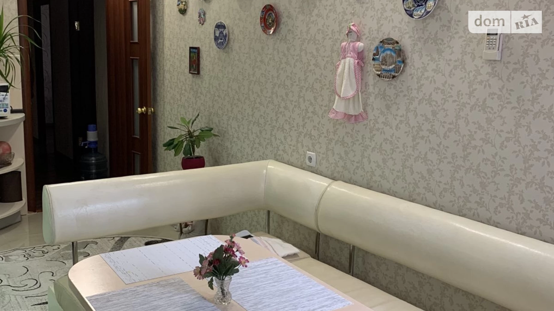 Продается 2-комнатная квартира 74 кв. м в Одессе, мас. Радужный