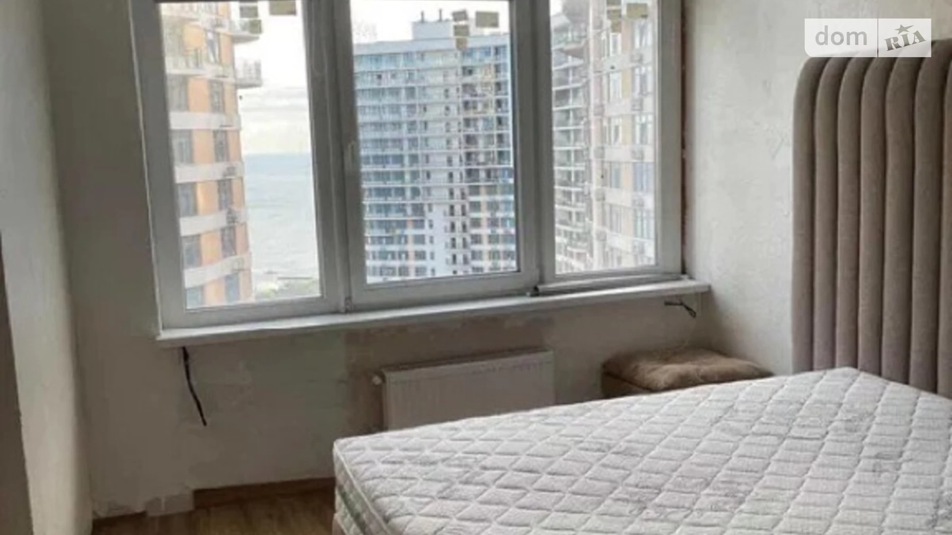 Продается 1-комнатная квартира 61 кв. м в Одессе, ул. Каманина