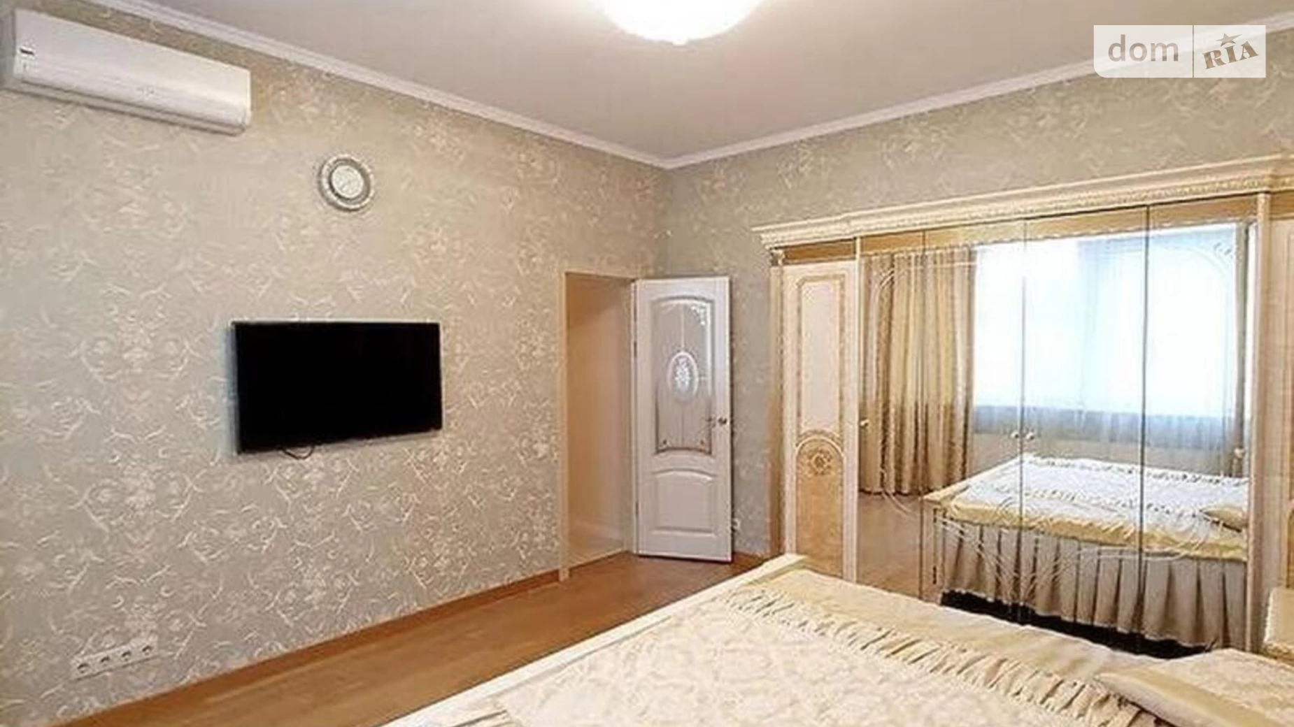 Продается 3-комнатная квартира 125 кв. м в Киеве, ул. Никольско-Слободская, 1А