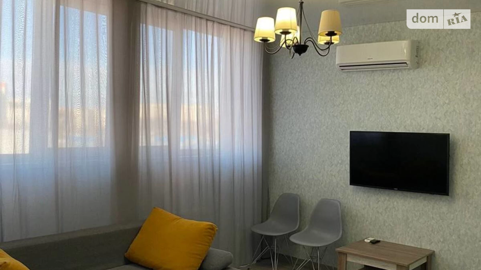 Продается 1-комнатная квартира 46 кв. м в Одессе, ул. Балковская, 137Г