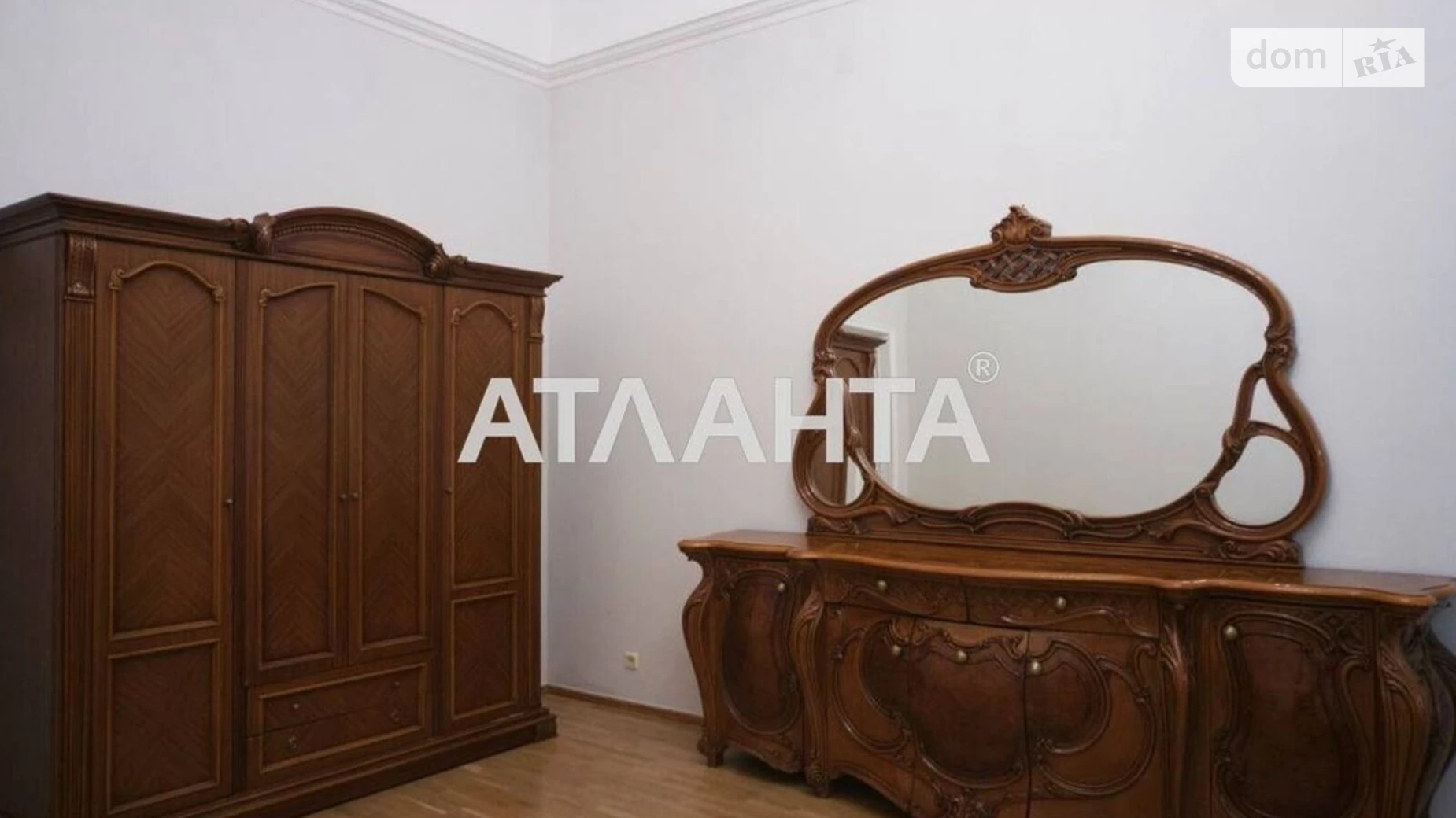 Продається 3-кімнатна квартира 130 кв. м у Одесі, пл. Соборна