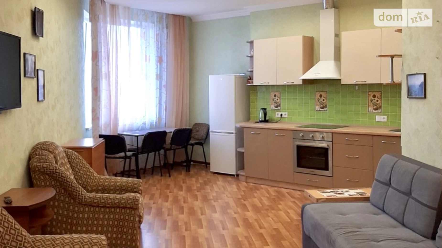 Продается 2-комнатная квартира 68 кв. м в Одессе, ул. Среднефонтанская