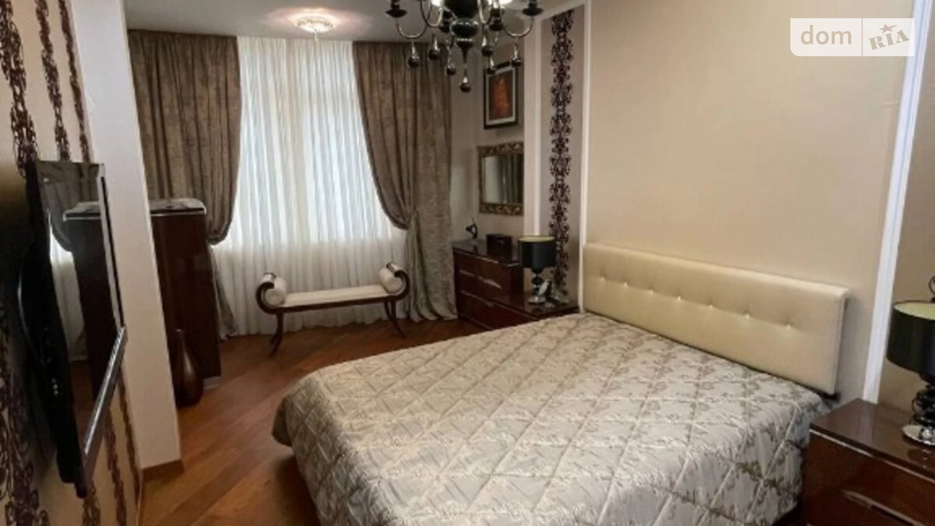 Продается 2-комнатная квартира 120 кв. м в Одессе, бул. Французский, 22