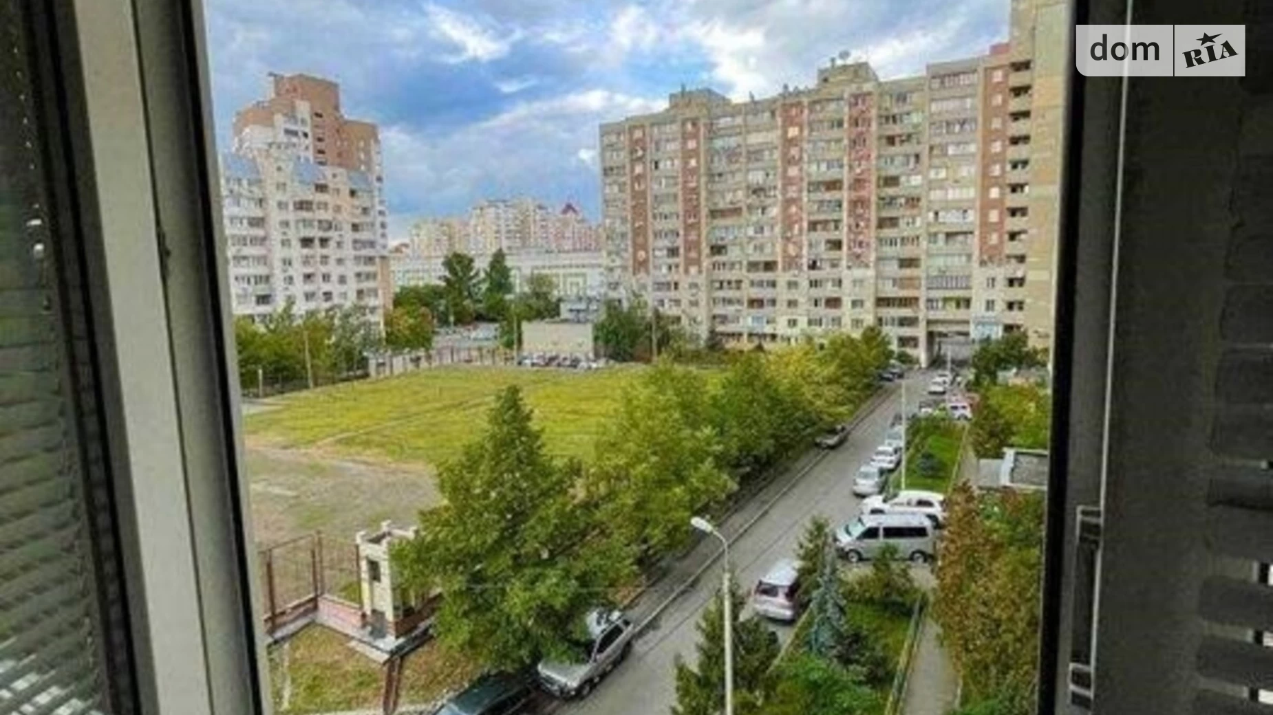 Продается 3-комнатная квартира 76 кв. м в Киеве, просп. Владимира Ивасюка, 14Б