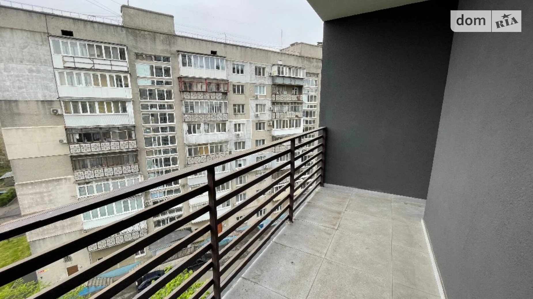 Продається 1-кімнатна квартира 61.6 кв. м у Одесі, вул. Новаторів